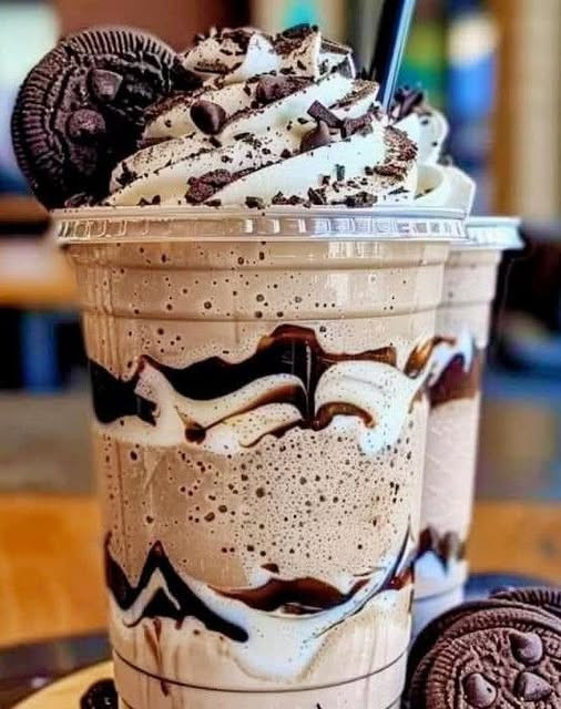 Cookies & Cream Frappuccino – Creamy, Dreamy & Better Than Starbucks!