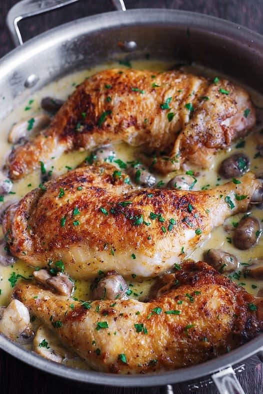 Easy Chicken Legs with Creamy Mushroom Sauce